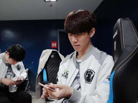 不愧是GZI，GALA成为LPL第二位AD位置FMVP